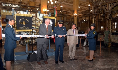 La exposición 100 Años de la Industria Militar fue inaugurada en el Palacio Postal