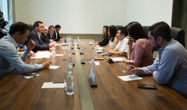 El Secretario de Gobernación, Miguel Ángel Osorio Chong, se reunió con Diputados y Senadores para dialogar y analizar las condiciones de gobernabilidad y seguridad, en el marco de los procesos electorales de este año.