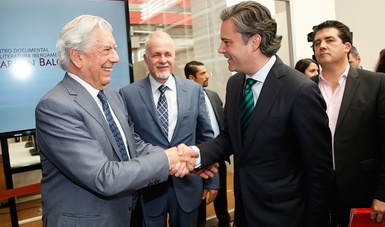 Inaugura con Mario Vargas Llosa y Fernando del Paso el Centro Documental de Literatura Iberoamericana