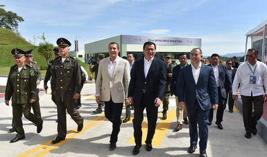 Acompañado del Secretario de la Defensa Nacional, General Salvador Cienfuegos Zepeda, inaugura en este municipio las Instalaciones del 70° Batallón de Infantería