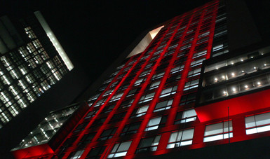 La Secretaría de Relaciones Exteriores iluminó de rojo su edificio con motivo del Día Internacional de la Lucha con el VIH SIDA