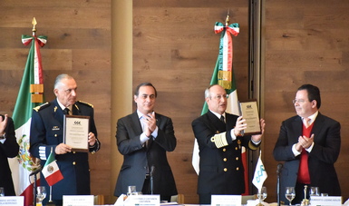  El Consejo Coordinador Empresarial entrega reconocimiento a los Secretarios de la Defensa Nacional y de Marina
