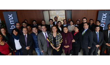 Secretaria Arely Gómez González en reunión con reporteros que cubren las actividades de la SFP 