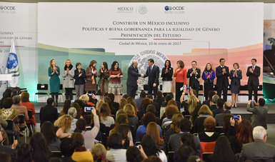 Miguel Ángel Osorio Chong, Secretario de Gobernación, durante la presentación de del estudio: “Construir Un México Inclusivo. Política y Buena Gobernanza para la Igualdad de Género”