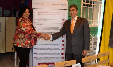 El Procurador Ernesto Nemer Álvarez y la Presidenta de la Canacope, Ada Irma Cruz Davalillo, formalizaron el acuerdo con la creación de un decálogo de derechos de los consumidores del comercio en pequeño. 