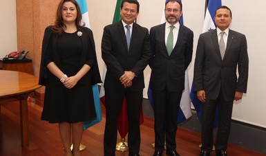 Cancilleres centroamericanos del Triángulo Norte 
visitan al Secretario Luis Videgaray Caso  
